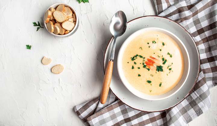 Soupe à l'ail et aux amandes