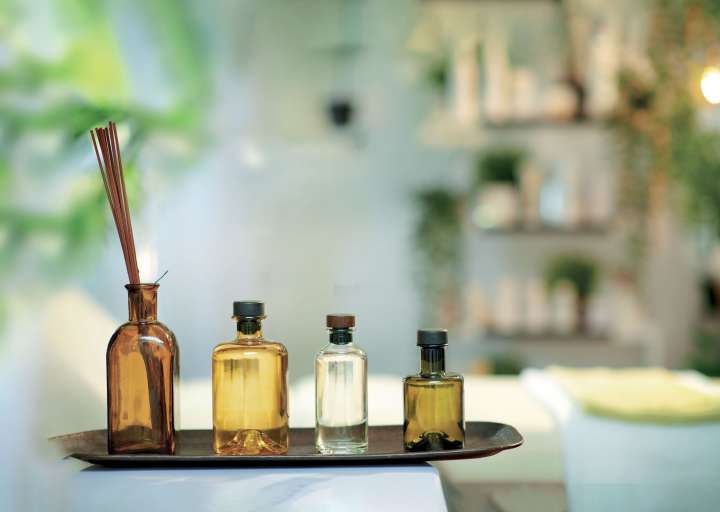 Salon, chambre, salle de bains : les  huiles essentielles pour favoriser le bien-être dans votre maison