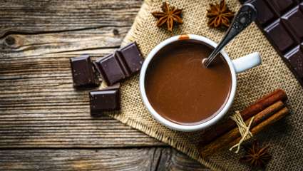 Stress : chocolat chaud et thé vert pour notre cœur